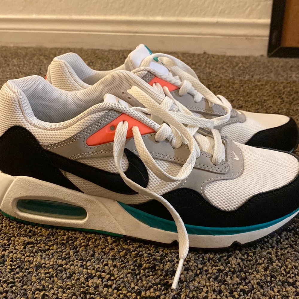 Women’s Nike Air Max Correlate Size 8 VERY LIGHTLY WORN